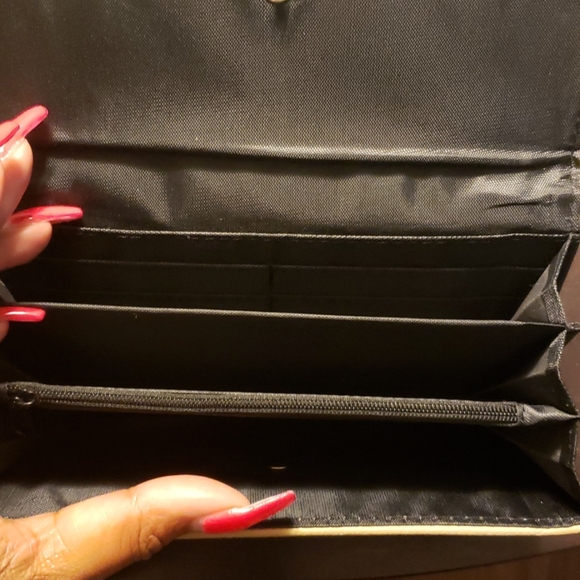 Wallets - Picture 2 of 4